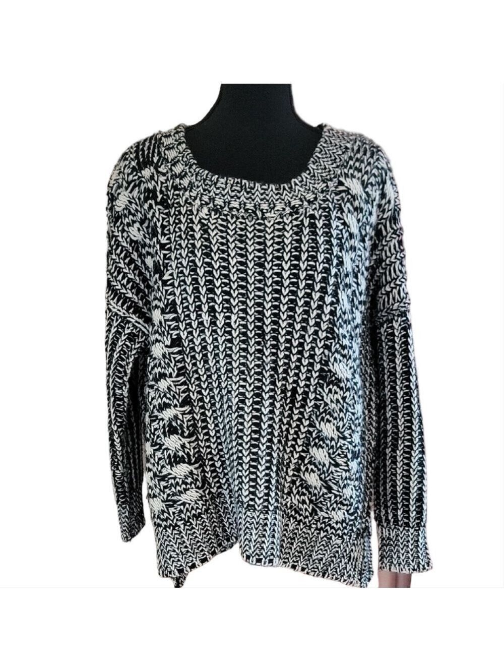 Chloe K Chunky Cable Knit Black White Oversized Sweater Size Medium EUC